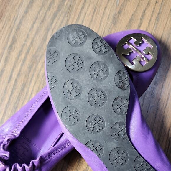 Tory Burch Violet Flats with Gold Emblem - Picture 9 of 9